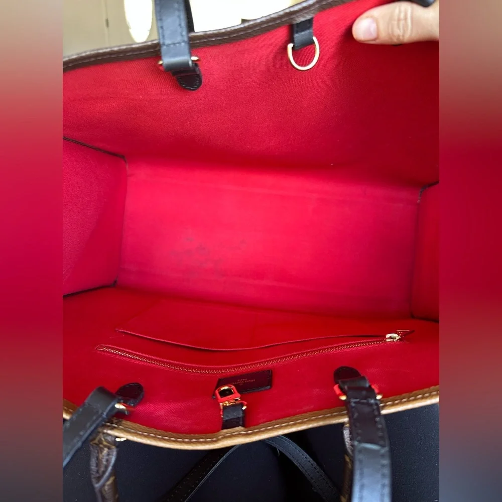 Authentic Louis Vuitton OnTheGo GM Purse - Picture 5 of 8